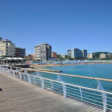 Clipper Hotel Pesaro Kültér fotó