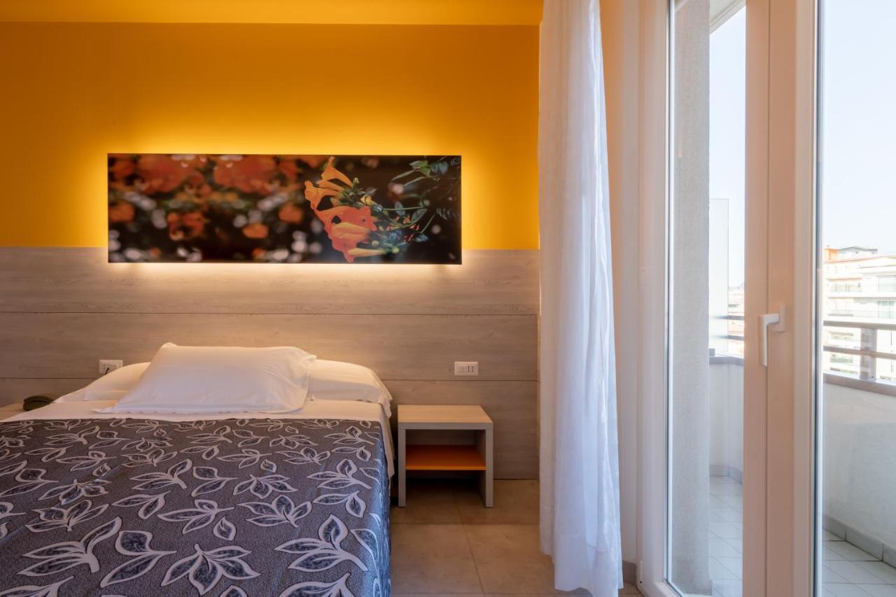 Clipper Hotel Pesaro Kültér fotó