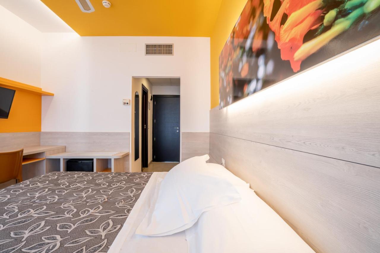 Clipper Hotel Pesaro Kültér fotó