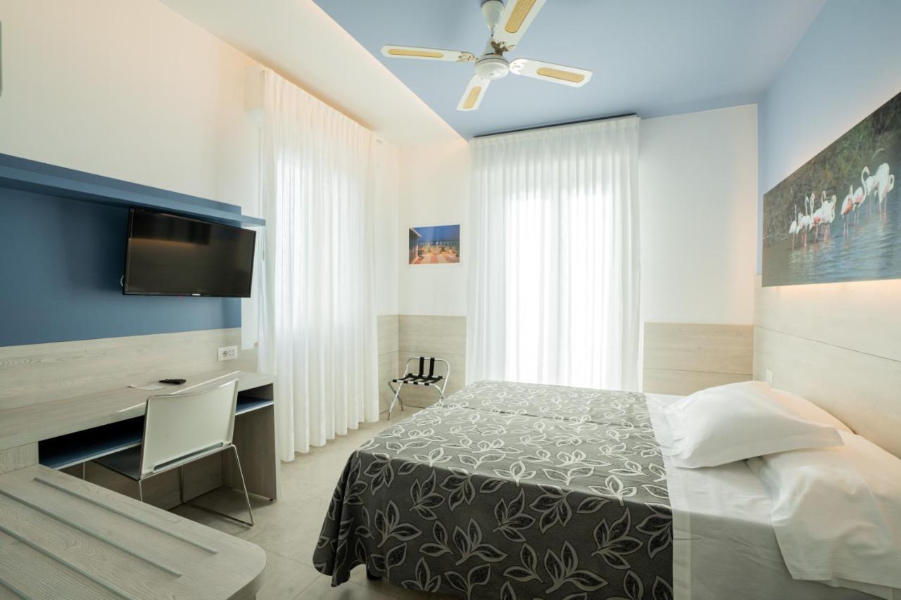 Clipper Hotel Pesaro Kültér fotó