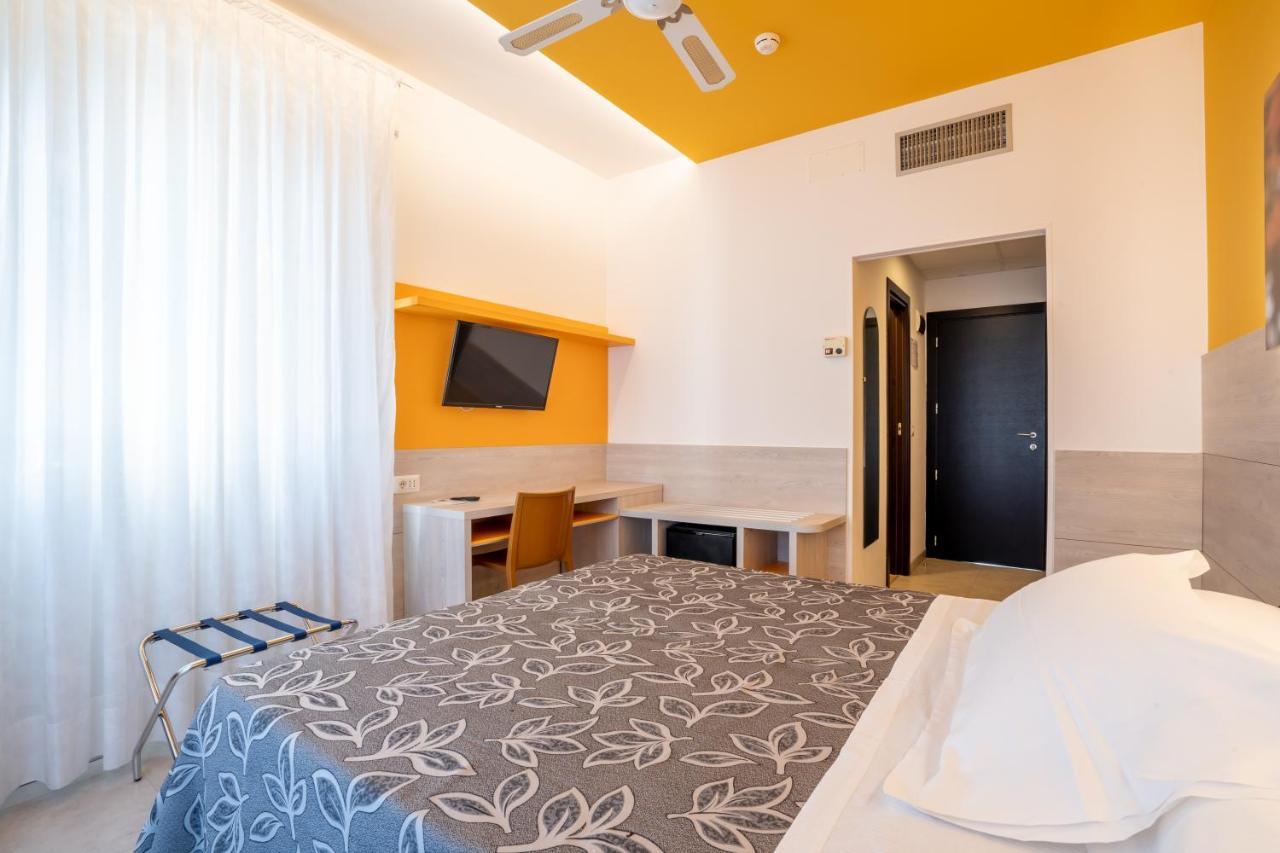 Clipper Hotel Pesaro Kültér fotó