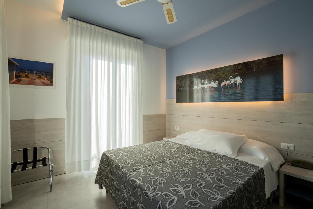 Clipper Hotel Pesaro Kültér fotó