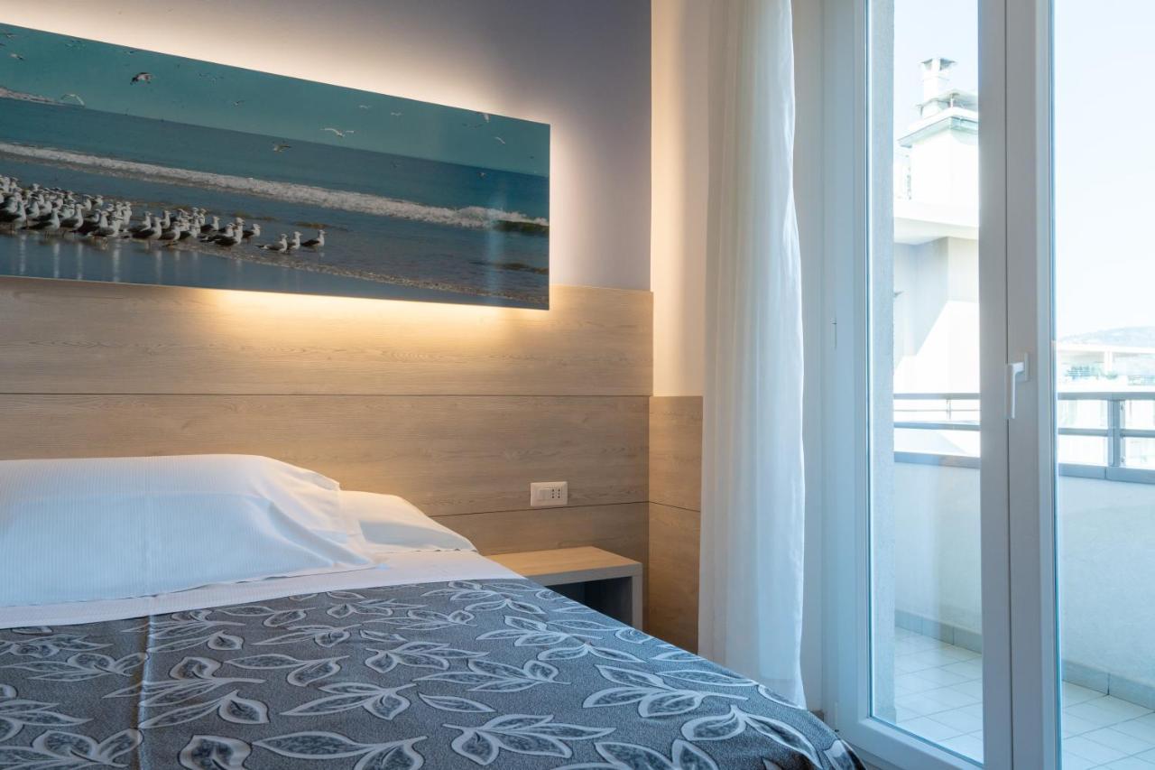 Clipper Hotel Pesaro Kültér fotó