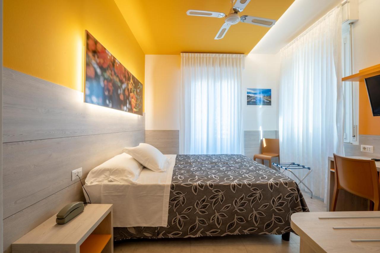 Clipper Hotel Pesaro Kültér fotó