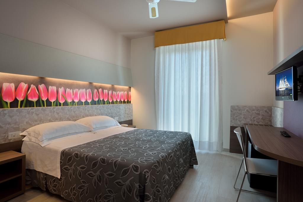 Clipper Hotel Pesaro Szoba fotó